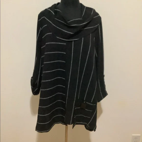 ari mills Top - Picture 5 of 9